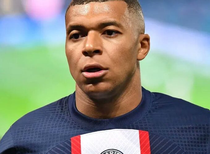 Kylian Mbappé se despide de la afición del PSG