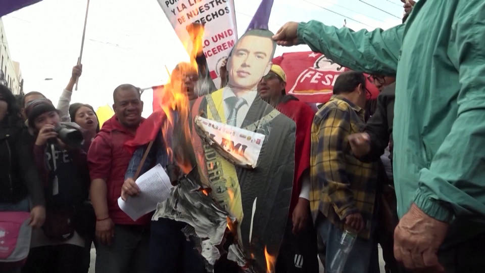 Ecuador: Trabajadores y estudiantes protestan contra políticas económicas del Gobierno de Noboa