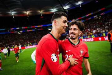 A duras penas clasifica Portugal a cuartos de final