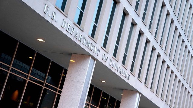 Trump a firmar orden ejecutiva para desmantelar el Departamento de Educación de EE.UU.