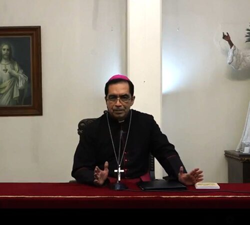 Líder católico salvadoreño urge a Bukele no convertir el país en una prisión de Estados Unidos