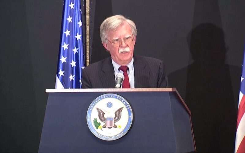 Congresistas demócratas condenan allanamiento del FBI en la residencia de John Bolton