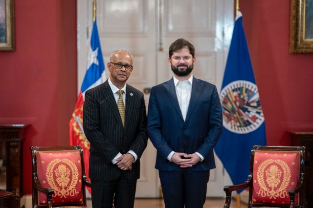El presidente de Chile recibe en audiencia al secretario general de la OEA
