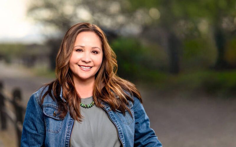 Candidata demócrata gana elección especial en Arizona