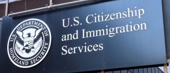 Los agentes especiales del USCIS recibirán armas y poder para usar fuerza letal
