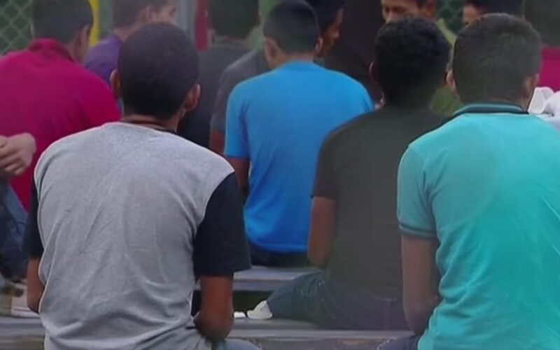Demanda de emergencia contra ICE por encarcelamiento de adolescentes inmigrantes