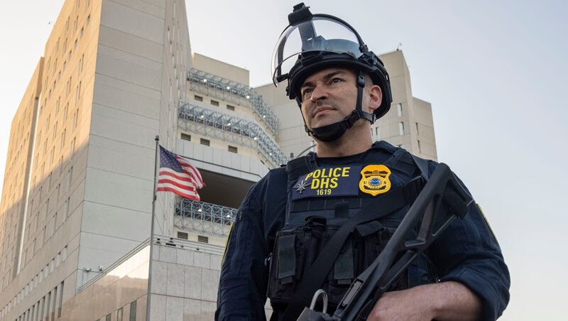 ¿Por qué ICE está comprando almacenes?