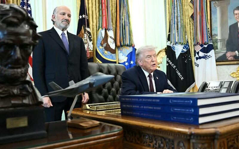 Trump firma una orden que dispone la creación de una lista nacional de votantes