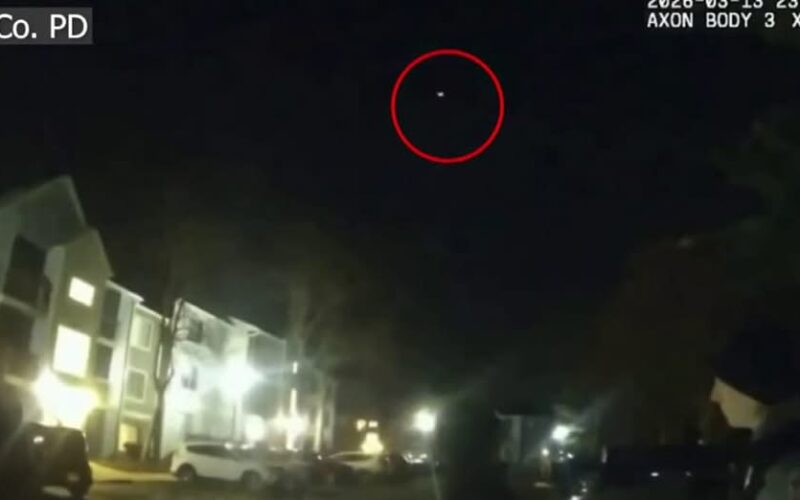 Detienen a un hombre acusado de espiar en viviendas de Virginia gracias a un nuevo dron policial que lo grabó en video