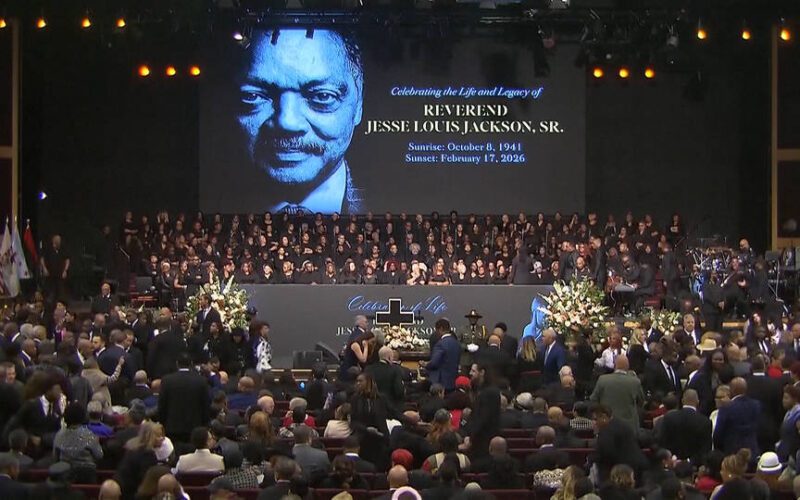Líderes por los derechos civiles y expresidentes de EE.UU. asisten al funeral del reverendo Jesse Jackson