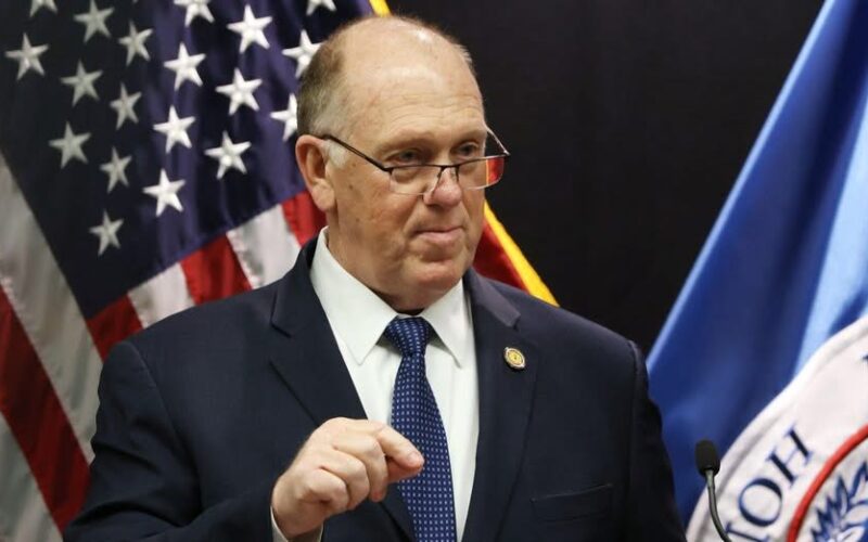 Tom Homan afirma que los agentes de ICE prestarán asistencia en los puntos de seguridad aeroportuarios