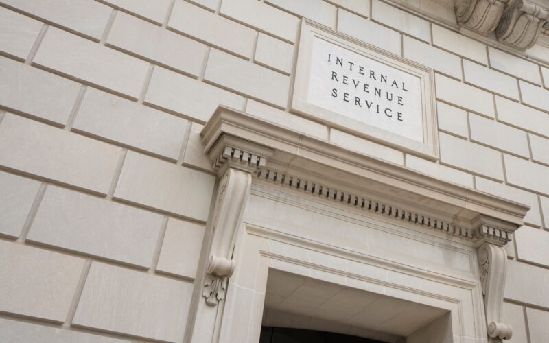 CBS News: El FBI y el IRS investigarán a organizaciones sin fines de lucro