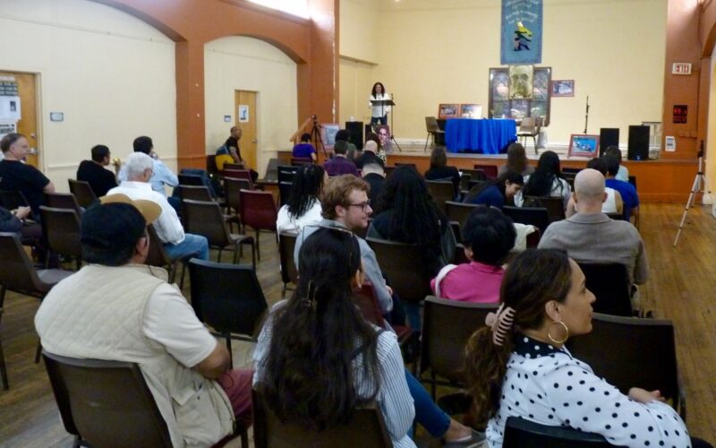 San Romero vive en el área metropolitana de Washington