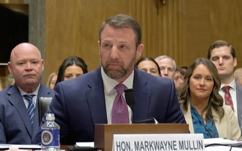 El Senado de EE.UU. confirma a Markwayne Mullin como secretario de Seguridad Nacional