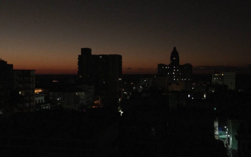 Cuba restablece parcialmente el suministro eléctrico tras sufrir otro apagón provocado por el bloqueo petrolero de EE.UU.