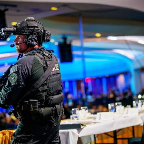 Un agente del Servicio Secreto recibió disparos de un sospechoso durante la cena de corresponsales de la Casa Blanca, según fuentes