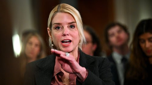 Un vistazo a cómo los archivos de Epstein persiguieron a Pam Bondi durante su mandato como fiscal general