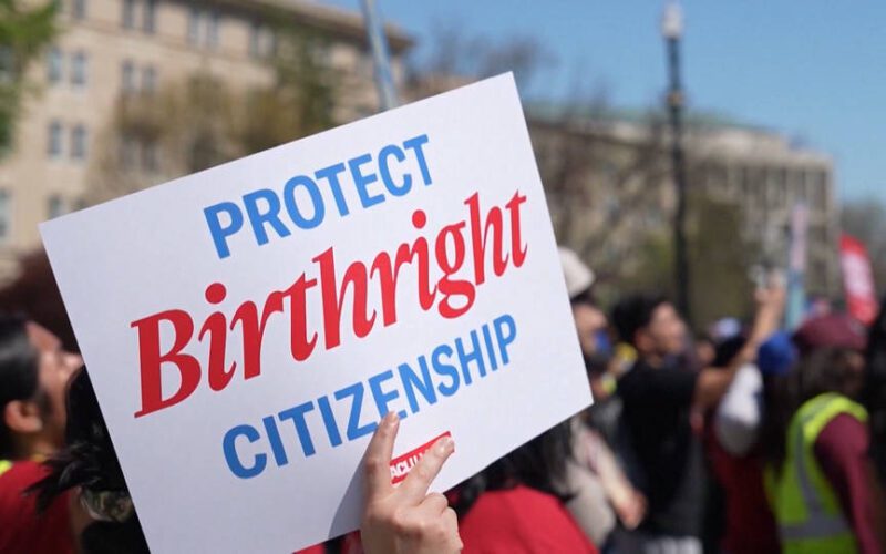 La Corte Suprema de EE.UU. escucha los argumentos orales sobre la ciudadanía estadounidense por derecho de nacimiento