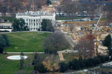 Trump arremete contra una decisión judicial que vuelve a paralizar su proyecto de salón de baile en la Casa Blanca