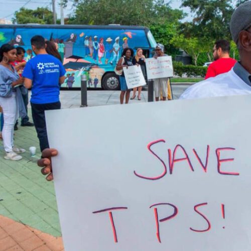 La Cámara Baja de EE.UU. vota a favor de extender la protección contra la deportación para 330.000 inmigrantes haitianos