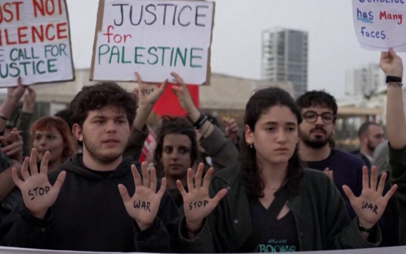 La policía israelí dispersa una manifestación contra la guerra en Tel Aviv y arresta a 17 personas