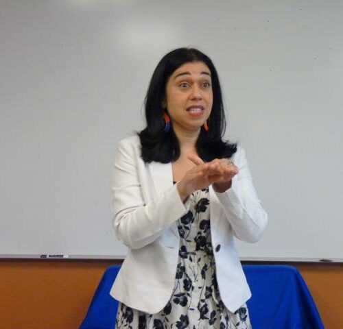 Estrategias educativas a jóvenes que buscan coronar una carrera universitaria