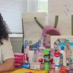 Una fundación local crea kits de higiene para sobrevivientes de violencia doméstica