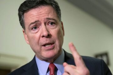 El exdirector del FBI Comey, imputado en una investigación por una publicación en línea