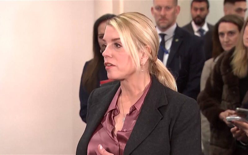 La exfiscal general Pam Bondi no comparecerá el 14 de abril ante el Congreso para declarar sobre los archivos de Epstein