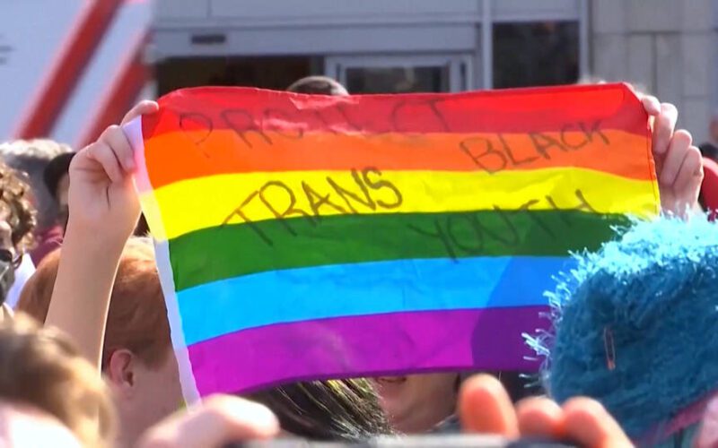 El Gobierno de Trump pone fin a los acuerdos de derechos civiles que protegían al estudiantado transgénero