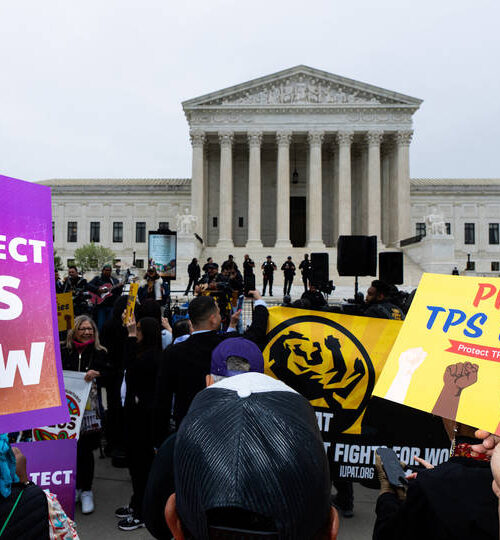 La Corte Suprema de EE.UU. evalúa el poder de Trump para poner fin al TPS para inmigrantes haitianos y sirios