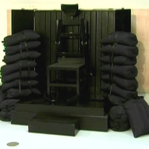 El Departamento de Justicia de EE.UU. anuncia que permitirá el uso de pelotones de fusilamiento para ejecuciones de la pena capital