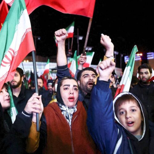 EE.UU. e Irán acuerdan un alto al fuego de dos semanas; Irán advierte que mantienen “el dedo en el gatillo”