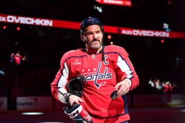 Respuesta de Ovechkin a la petición de los aficionados de un año más: «Lo pensaré»