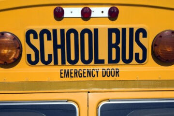 Estudiantes de secundaria de Misisipi evitan que un autobús se estrelle tras el desmayo del conductor