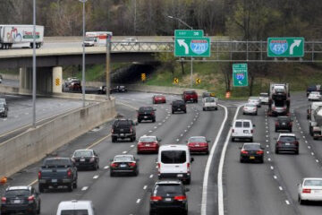 Muere un trabajador de carreteras tras ser atropellado por un vehículo mientras asistía en un accidente en la Beltway