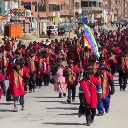 Sindicatos de Bolivia lideran huelgas en diferentes partes el país para exigir la destitución del presidente Rodrigo Paz
