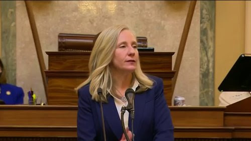 La gobernadora de Virginia, Spanberger, veta la legislación sobre la venta minorista de cannabis