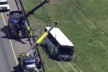 «Inaceptable»: Duffy señala el idioma del conductor en el accidente mortal de autobús en la I-95