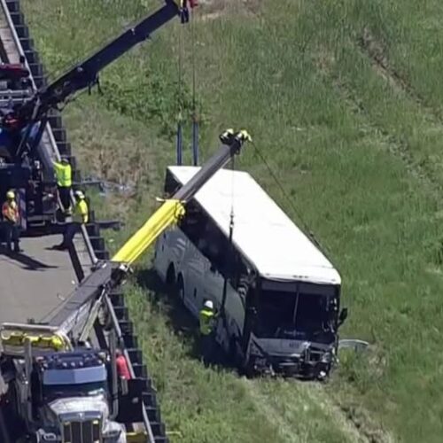 «Inaceptable»: Duffy señala el idioma del conductor en el accidente mortal de autobús en la I-95