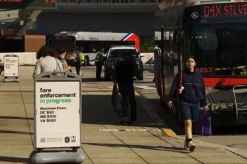 Metro arresta a 21 personas y emite cientos de multas en una campaña contra la evasión del pasaje de autobús