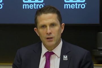 Casi el 70% de los pasajeros de Metrobus evaden el pago, afirma la WMATA. ¿Servirá de algo recordarles la tarifa?