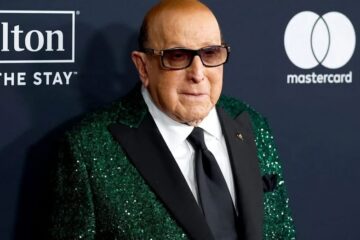 Fallece a los 94 años Clive Davis, productor musical y ejecutivo galardonado con el Grammy