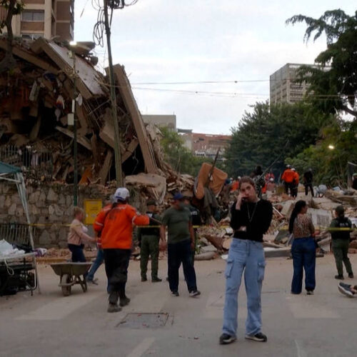 Más de 500 personas han muerto y miles siguen desaparecidas tras el doble terremoto en Venezuela