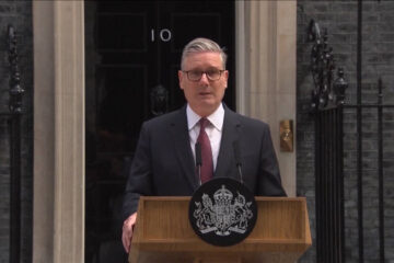 Keir Starmer dimite como primer ministro del Reino Unido ante la creciente presión del Partido Laborista