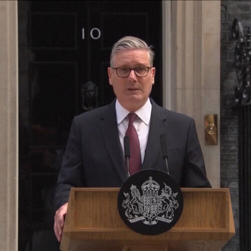 Keir Starmer dimite como primer ministro del Reino Unido ante la creciente presión del Partido Laborista