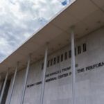 La junta directiva del Kennedy Center solicita suspender la orden de retirar el nombre de Trump antes del plazo del viernes