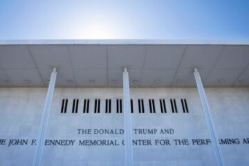 Se eliminó la marca Trump del sitio web del Kennedy Center