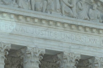 Fallo de la Corte Suprema da un “cheque en blanco” al Gobierno de Trump para vulnerar derechos de residentes legales permanentes