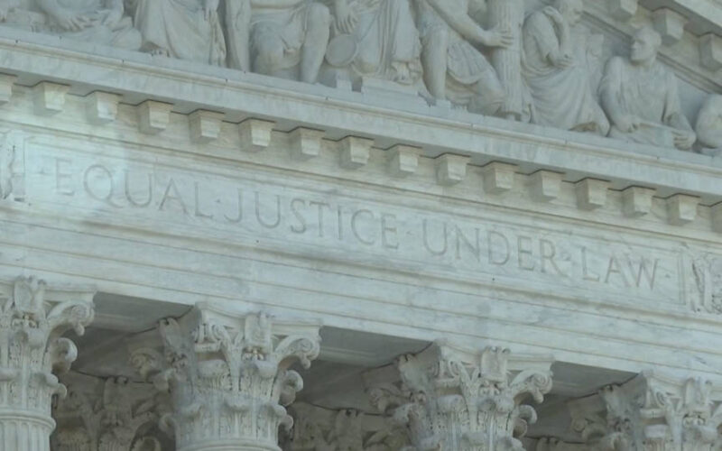 Fallo de la Corte Suprema da un “cheque en blanco” al Gobierno de Trump para vulnerar derechos de residentes legales permanentes